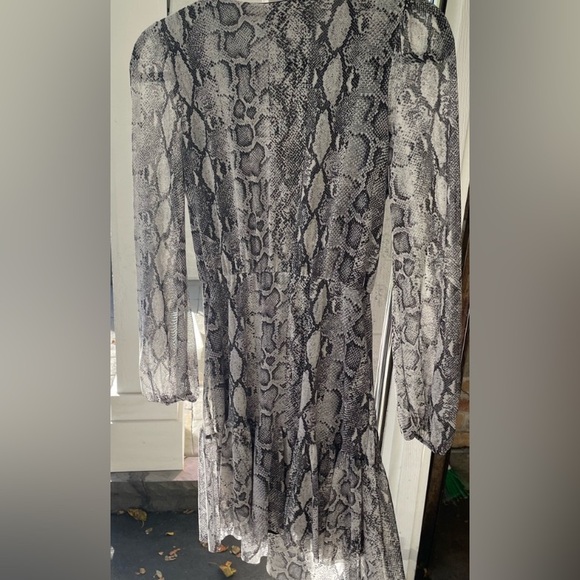 Dress with snakeskin print - Picture 2 of 3